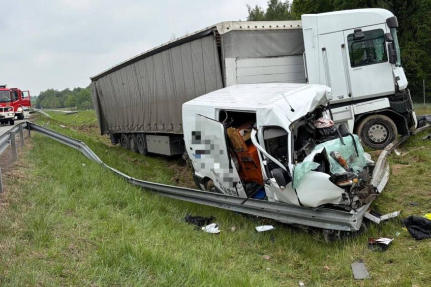 Wystrzał opony w Magnumce na S12 – nie żyje kierowca busa