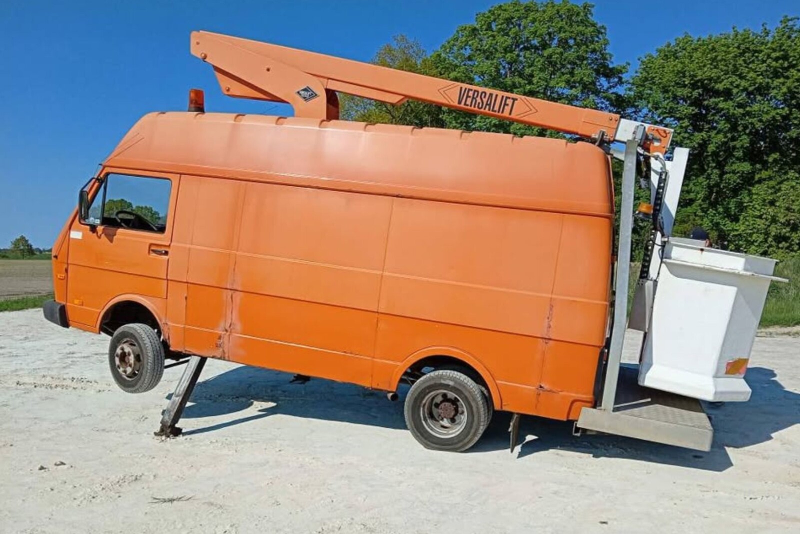 A może „zwyżkę” na VW LT 45? Kanał nie będzie potrzebny