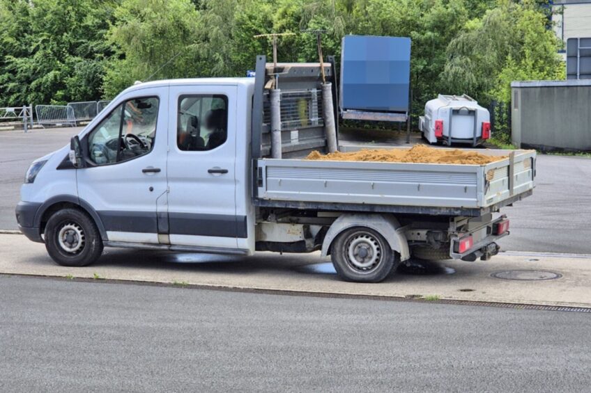 Na 300 kg piasku to nie wygląda – przeciążony Transit zatrzymany
