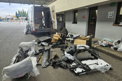 Sprinter załadowany po dach trefnymi częściami z Audi