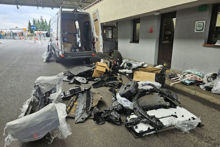 Sprinter załadowany po dach trefnymi częściami z Audi