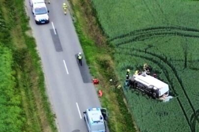 Wszyscy jechali bez zapiętych pasów – Sprinter uderzył w nasyp