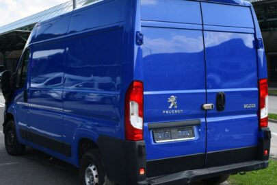 Boxer ściągnięty z lawety – kierowca pojechał dalej