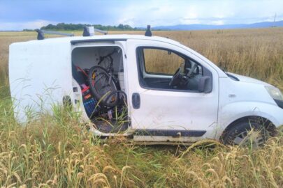 Niczym Bonnie i Clyde – Peugeot Bipper pełny „fantów”