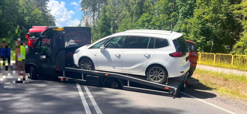 Od autolawety odpadło koło - zestaw zablokował krajówkę