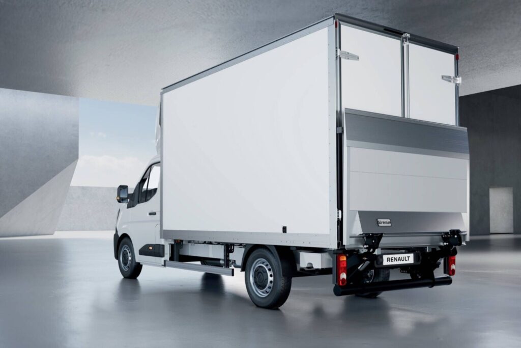Renault Master IV zmodernizowane - nowe wyposażenie i baterie