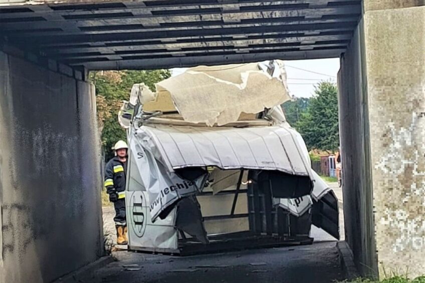 Ducato przejechało a zabudowa została – wiadukt zablokowany