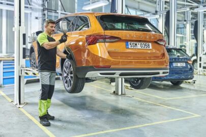 Wymiana akumulatora: kiedy jest konieczna? Porady serwisowe Škoda