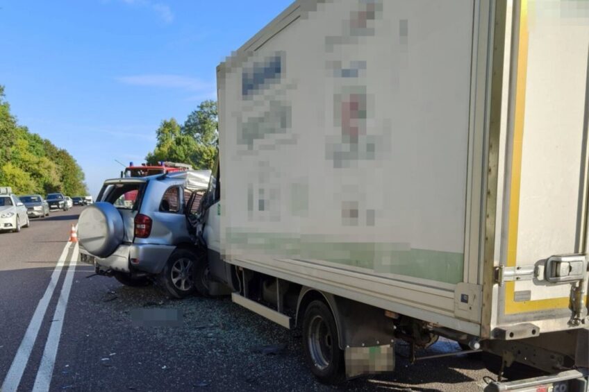 Wypadek na DK 17. SUV wjechał w Iveco Daily – 4 osoby w szpitalu