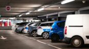 Gdzie sprawdzi się program do rozpoznawania tablic rejestracyjnych poza parkingami i punktami kontroli?