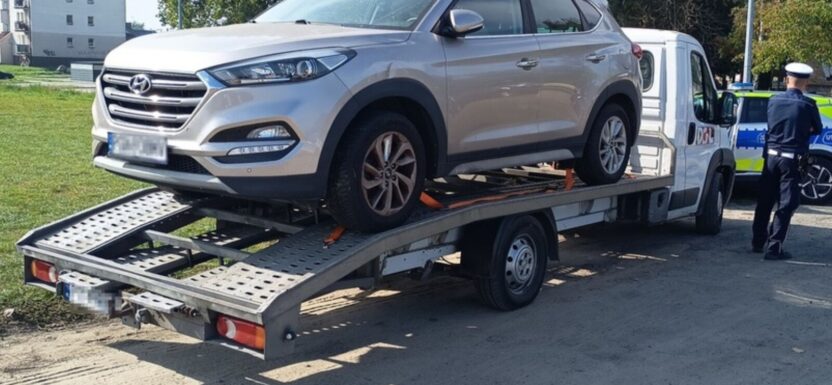 Próbował uciekać autolawetą ze skradzionym SUV-em na plecach