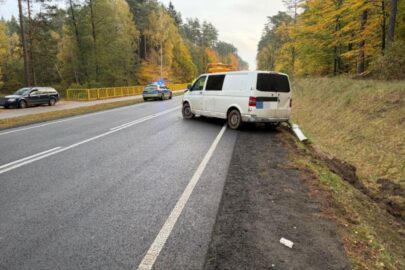 Wyciągali T5 z rowu. „Janusz” z Passata nie chciał stać w korku